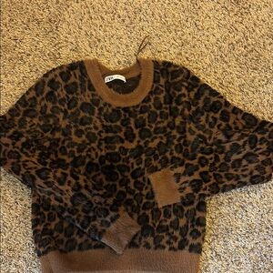 Women’s small Zara leopard print crewneck  sweater